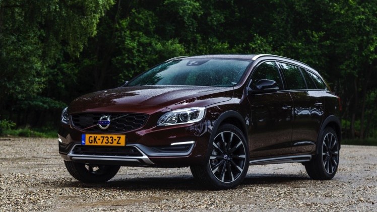 Autotest Volvo V60 Cross Country, de stoere V60 met extra bodemvrijheid en een offroad uitstraling waarbij de diesel van 20% bijtelling profiteert.
