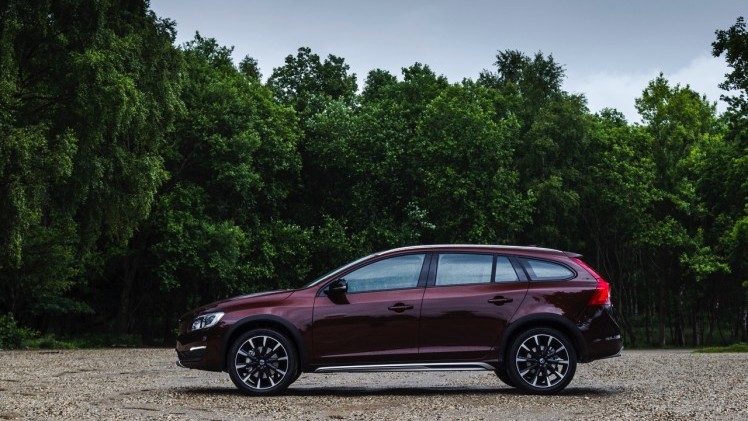 Autotest Volvo V60 Cross Country, de stoere V60 met extra bodemvrijheid en een offroad uitstraling waarbij de diesel van 20% bijtelling profiteert.