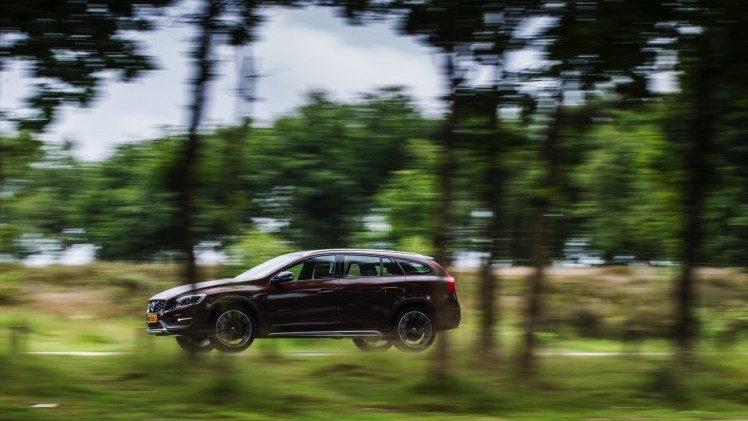 Autotest Volvo V60 Cross Country, de stoere V60 met extra bodemvrijheid en een offroad uitstraling waarbij de diesel van 20% bijtelling profiteert.