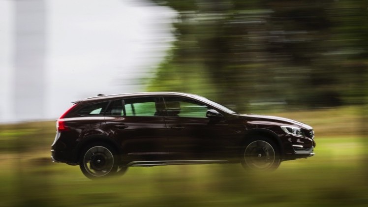 Autotest Volvo V60 Cross Country, de stoere V60 met extra bodemvrijheid en een offroad uitstraling waarbij de diesel van 20% bijtelling profiteert.
