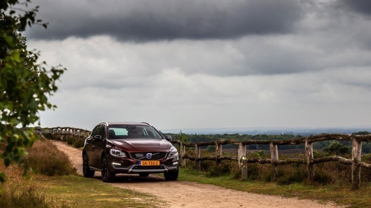 Autotest Volvo V60 Cross Country, de stoere V60 met extra bodemvrijheid en een offroad uitstraling waarbij de diesel van 20% bijtelling profiteert.