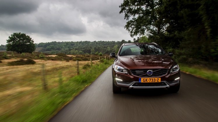 Autotest Volvo V60 Cross Country, de stoere V60 met extra bodemvrijheid en een offroad uitstraling waarbij de diesel van 20% bijtelling profiteert.