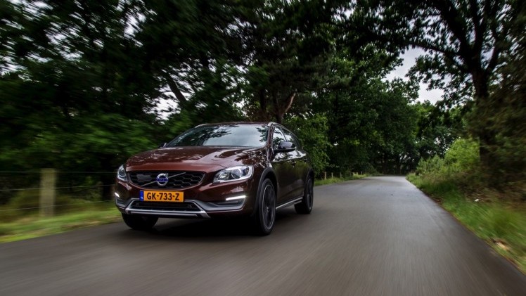 Autotest Volvo V60 Cross Country, de stoere V60 met extra bodemvrijheid en een offroad uitstraling waarbij de diesel van 20% bijtelling profiteert.