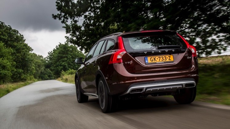 Autotest Volvo V60 Cross Country, de stoere V60 met extra bodemvrijheid en een offroad uitstraling waarbij de diesel van 20% bijtelling profiteert.