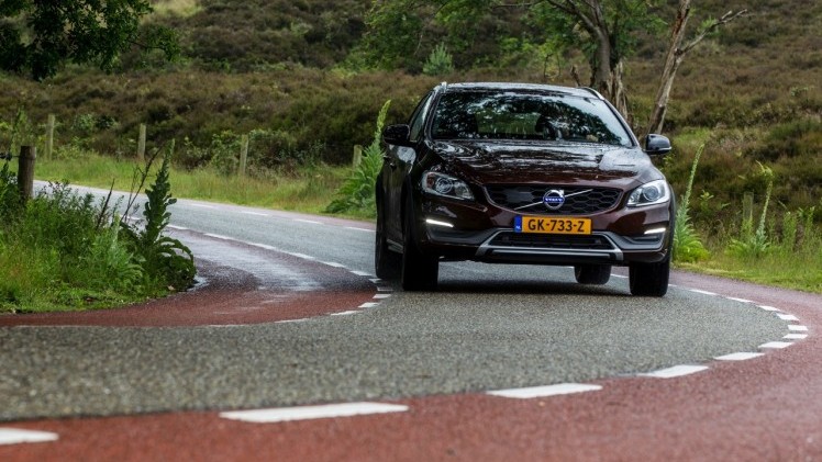 Autotest Volvo V60 Cross Country, de stoere V60 met extra bodemvrijheid en een offroad uitstraling waarbij de diesel van 20% bijtelling profiteert.