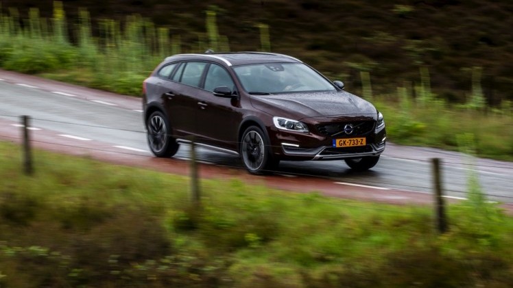 Autotest Volvo V60 Cross Country, de stoere V60 met extra bodemvrijheid en een offroad uitstraling waarbij de diesel van 20% bijtelling profiteert.
