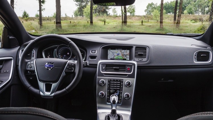 Autotest Volvo V60 Cross Country, de stoere V60 met extra bodemvrijheid en een offroad uitstraling waarbij de diesel van 20% bijtelling profiteert.