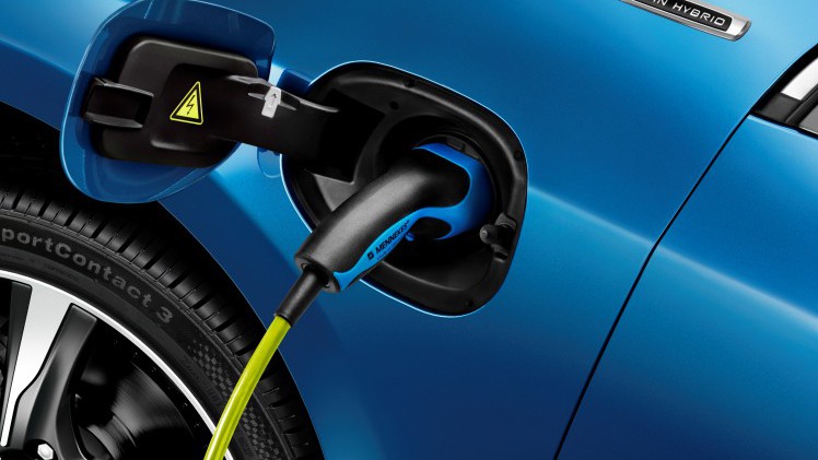Volvo introduceert in 2016 ook de V60 D5 Twin Engine met 15% bijtelling. Ten opzichte van de D6 heeft deze minder vermogen, maar de prijs is ook vijf mille lager.