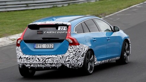 In navolging van de Volvo S60 Polestar Performance komt Volvo en Polestar binnen afzienbare tijd ook met een vergelijkbare, sportieve uitvoering voor de V60. De auto is reeds gespot op de Nrburgring.