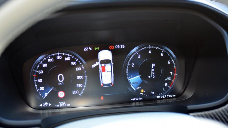 Volvo kleedt de speciale Volvo Ocean Race editie van de V90 Cross Country bijzonder aan.