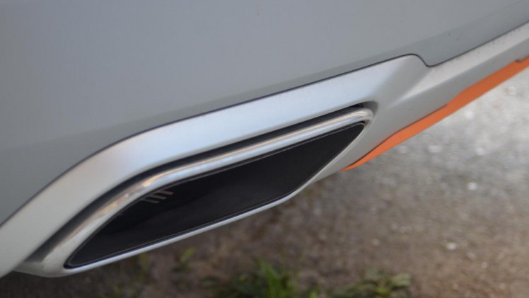 Volvo kleedt de speciale Volvo Ocean Race editie van de V90 Cross Country bijzonder aan.