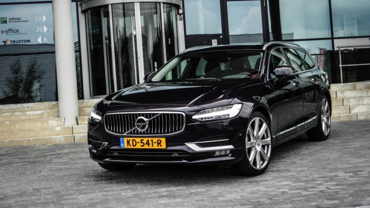 Autotest Volvo V90 D4 Inscription Geartronic, de Zweedse Estate met veel ruimte en comfort loopt over van verfijning en rust. Is hij klaar voor de Duitsers?