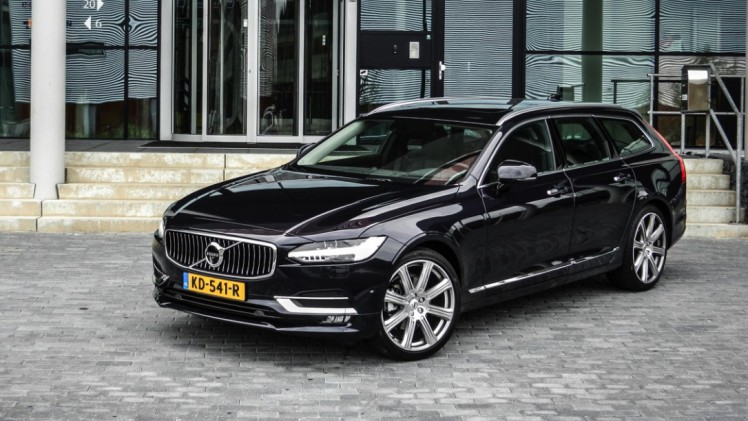 Autotest Volvo V90 D4 Inscription Geartronic, de Zweedse Estate met veel ruimte en comfort loopt over van verfijning en rust. Is hij klaar voor de Duitsers?