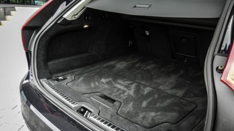 Autotest Volvo V90 D4 Inscription Geartronic, de Zweedse Estate met veel ruimte en comfort loopt over van verfijning en rust. Is hij klaar voor de Duitsers?