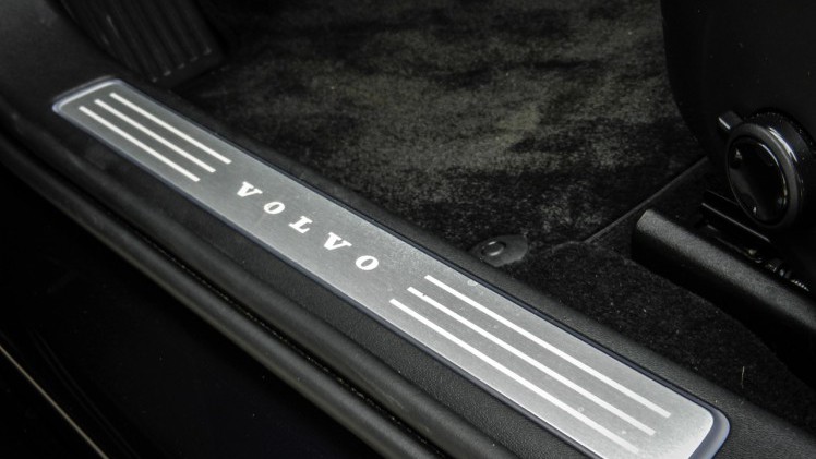 Autotest Volvo V90 D4 Inscription Geartronic, de Zweedse Estate met veel ruimte en comfort loopt over van verfijning en rust. Is hij klaar voor de Duitsers?