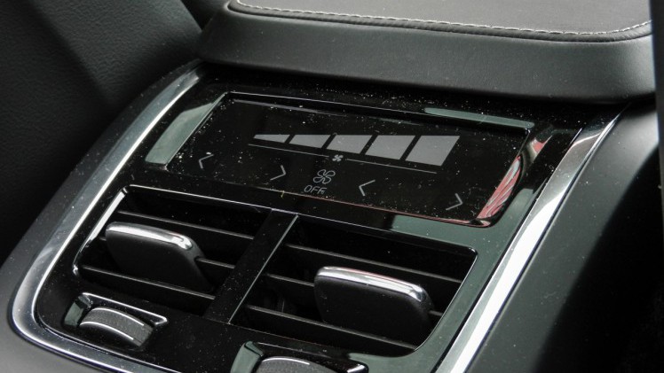 Autotest Volvo V90 D4 Inscription Geartronic, de Zweedse Estate met veel ruimte en comfort loopt over van verfijning en rust. Is hij klaar voor de Duitsers?