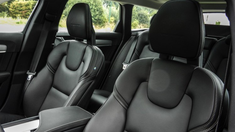Autotest Volvo V90 D4 Inscription Geartronic, de Zweedse Estate met veel ruimte en comfort loopt over van verfijning en rust. Is hij klaar voor de Duitsers?