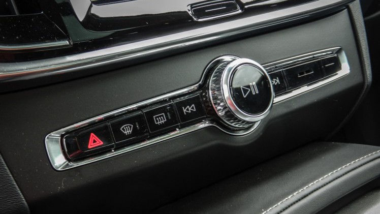 Autotest Volvo V90 D4 Inscription Geartronic, de Zweedse Estate met veel ruimte en comfort loopt over van verfijning en rust. Is hij klaar voor de Duitsers?