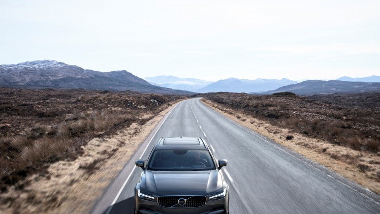 De Volvo V90 Cross Country is onderweg. Nu zijn er ook officile beelden en een video.