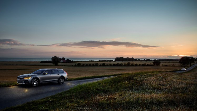 De Volvo V90 Cross Country is onderweg. Nu zijn er ook officile beelden en een video.