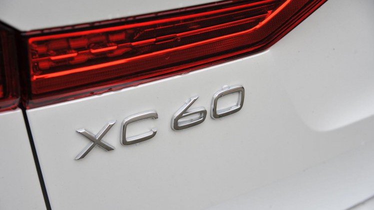 Volvo biedt met de nieuwe XC60 dezelfde voorzieningen als de grote XC90. De topversie is de T8 die met zijn benzine/elektrische aandrijflijn ook volledig elektrisch kan rijden.