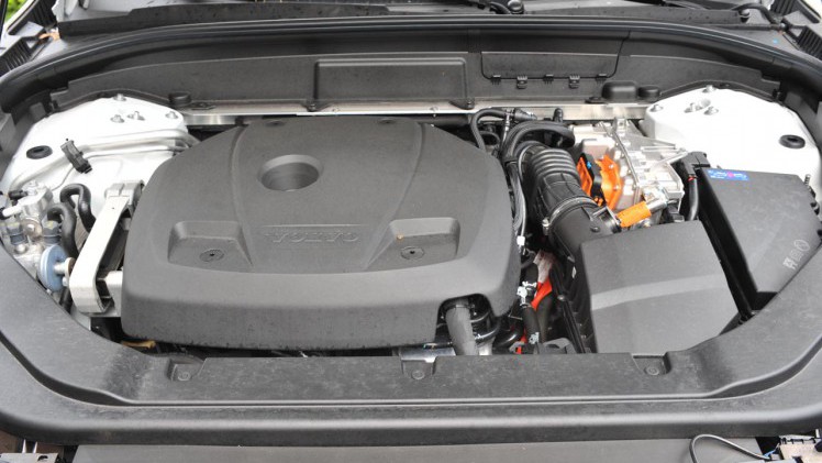 Volvo biedt met de nieuwe XC60 dezelfde voorzieningen als de grote XC90. De topversie is de T8 die met zijn benzine/elektrische aandrijflijn ook volledig elektrisch kan rijden.