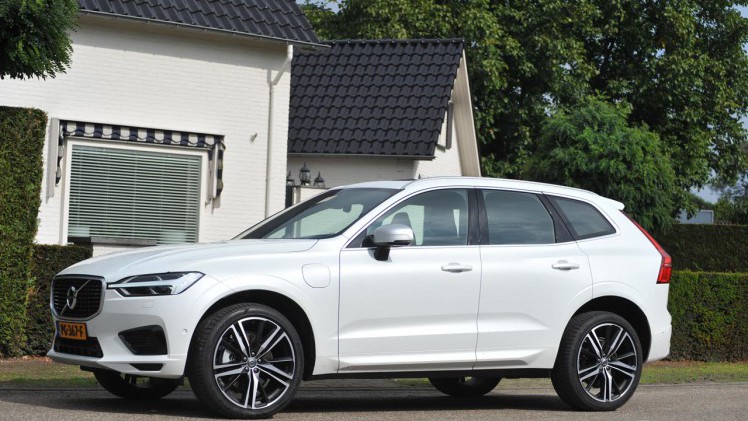 Volvo biedt met de nieuwe XC60 dezelfde voorzieningen als de grote XC90. De topversie is de T8 die met zijn benzine/elektrische aandrijflijn ook volledig elektrisch kan rijden.