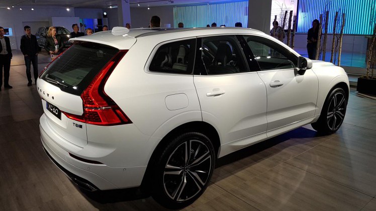 Volvo lanceert in september de tweede generatie XC60. AutoVandaag mocht er al even aan proeven, stilstaand.