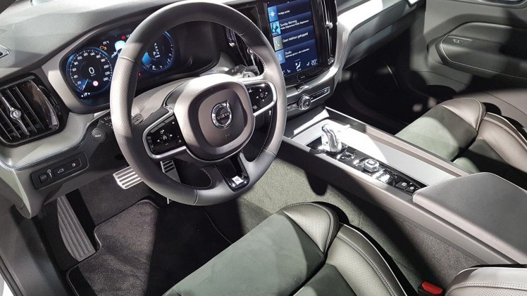 Volvo lanceert in september de tweede generatie XC60. AutoVandaag mocht er al even aan proeven, stilstaand.