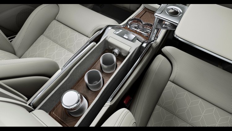 Volvo heeft met de XC90 Excellence laten zien dat hun nieuwe SUV is toegerust op de meest veeleisende klant. Binnenkort gaat Volvo het nieuwe topmodel ook online verkopen.
