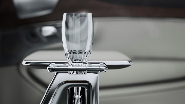 Volvo haalt de XC90 Excellence naar Nederland. De meest luxe XC90 met vier zitplaatsen is verkrijgbaar vanaf circa 125.000 euro, maar dat is nog een richtprijs.