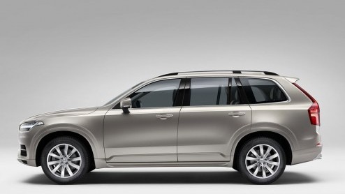 Voor wie de Volvo XC90 First Edition wat te gortig is, hebben we goed nieuws. De XC90 is nu ook tegen een schappelijker tarief te bestellen. Prijzen starten bij 67.995 euro.
