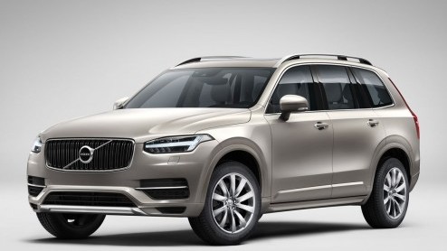 Voor wie de Volvo XC90 First Edition wat te gortig is, hebben we goed nieuws. De XC90 is nu ook tegen een schappelijker tarief te bestellen. Prijzen starten bij 67.995 euro.