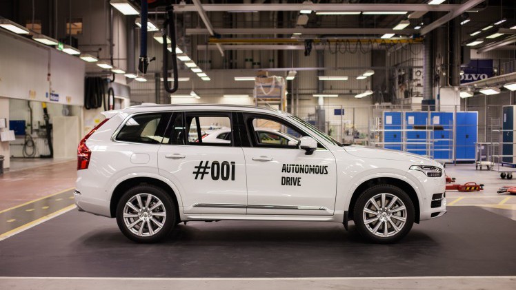 Volvo start het Drive Me-project, waarbij volledig autonome auto's in het dagelijkse verkeer rondrijden.