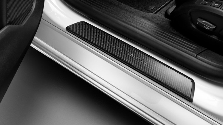 Volvo gaat in gelimiteerde oplage een 'Carbon Edition' van de V40 bouwen. De naam zegt het al: in de auto zit carbon verwerkt. En hij komt ook met 20% bijtelling.