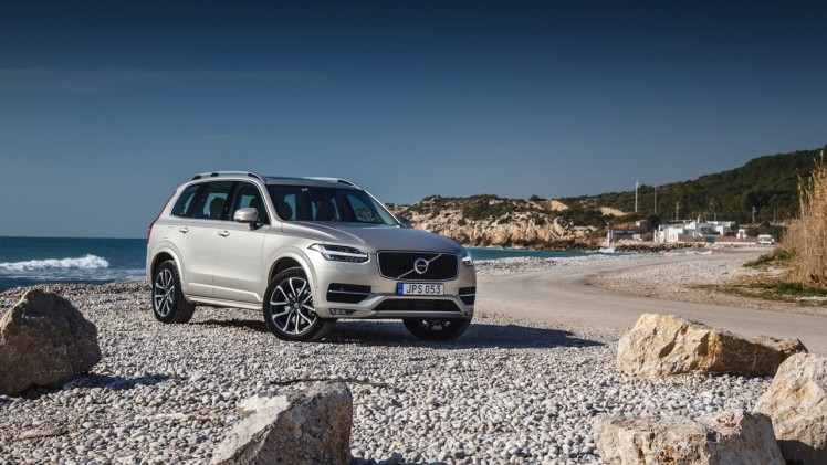 Autotest met nieuwe Volvo XC90 T8 Twin Engine en XC90 D5 AWD. Ale ins-and-outs in de rijtest tijdens de persintroductie in Barcelona.