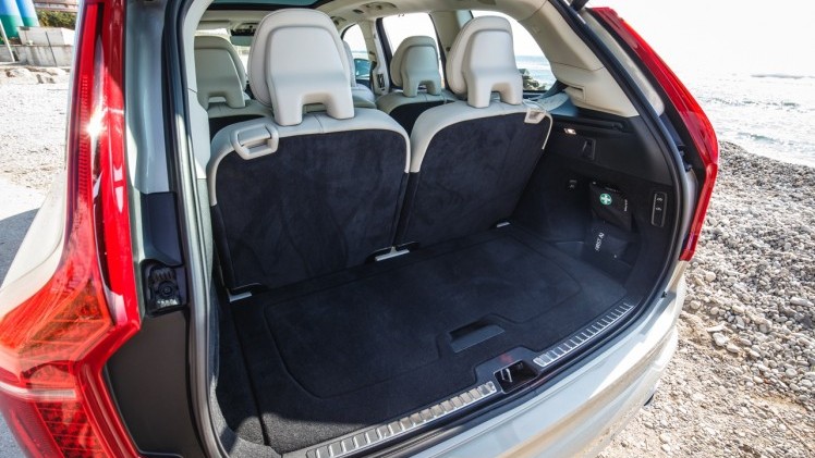 Autotest met nieuwe Volvo XC90 T8 Twin Engine en XC90 D5 AWD. Ale ins-and-outs in de rijtest tijdens de persintroductie in Barcelona.