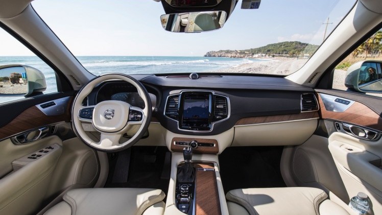Autotest met nieuwe Volvo XC90 T8 Twin Engine en XC90 D5 AWD. Ale ins-and-outs in de rijtest tijdens de persintroductie in Barcelona.