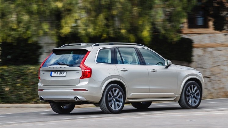 Autotest met nieuwe Volvo XC90 T8 Twin Engine en XC90 D5 AWD. Ale ins-and-outs in de rijtest tijdens de persintroductie in Barcelona.