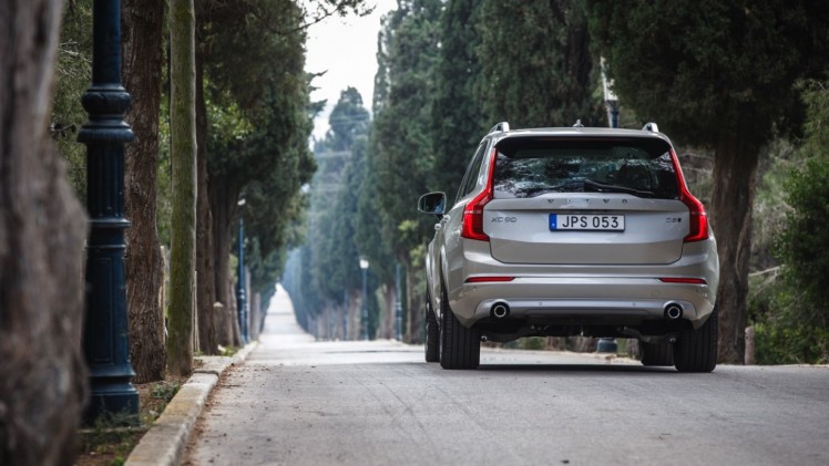 Autotest met nieuwe Volvo XC90 T8 Twin Engine en XC90 D5 AWD. Ale ins-and-outs in de rijtest tijdens de persintroductie in Barcelona.