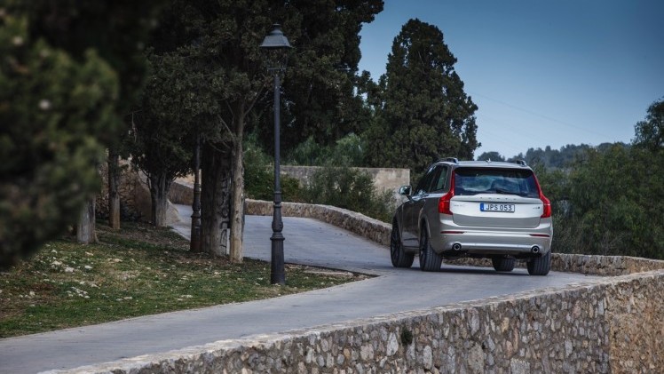 Autotest met nieuwe Volvo XC90 T8 Twin Engine en XC90 D5 AWD. Ale ins-and-outs in de rijtest tijdens de persintroductie in Barcelona.