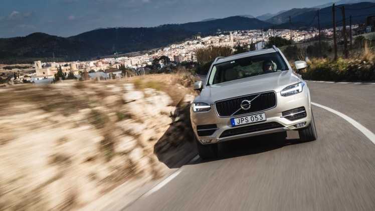 Autotest met nieuwe Volvo XC90 T8 Twin Engine en XC90 D5 AWD. Ale ins-and-outs in de rijtest tijdens de persintroductie in Barcelona.