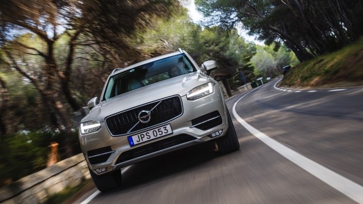 Autotest met nieuwe Volvo XC90 T8 Twin Engine en XC90 D5 AWD. Ale ins-and-outs in de rijtest tijdens de persintroductie in Barcelona.
