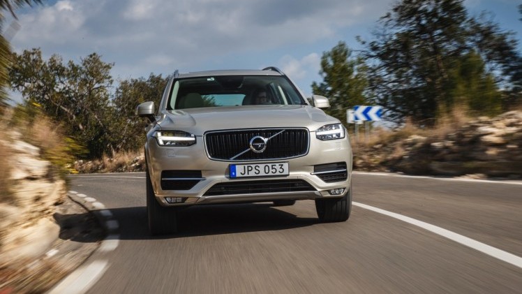 Autotest met nieuwe Volvo XC90 T8 Twin Engine en XC90 D5 AWD. Ale ins-and-outs in de rijtest tijdens de persintroductie in Barcelona.