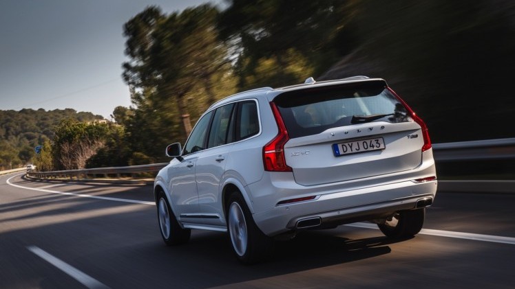 Autotest met nieuwe Volvo XC90 T8 Twin Engine en XC90 D5 AWD. Ale ins-and-outs in de rijtest tijdens de persintroductie in Barcelona.