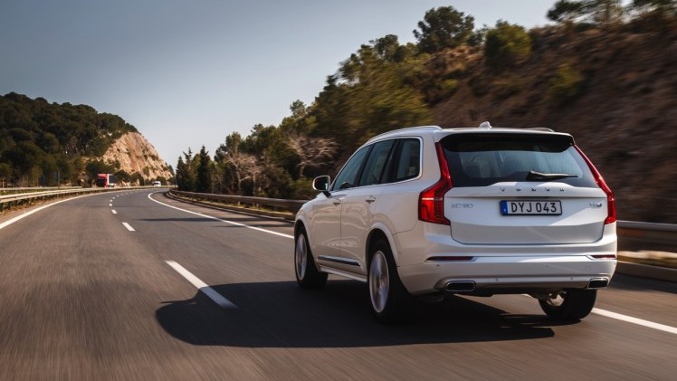Autotest met nieuwe Volvo XC90 T8 Twin Engine en XC90 D5 AWD. Ale ins-and-outs in de rijtest tijdens de persintroductie in Barcelona.