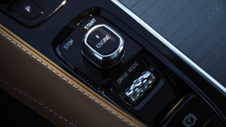 Autotest met nieuwe Volvo XC90 T8 Twin Engine en XC90 D5 AWD. Ale ins-and-outs in de rijtest tijdens de persintroductie in Barcelona.