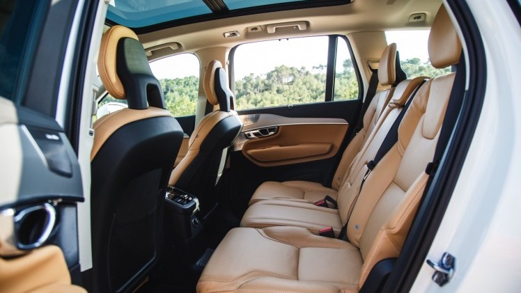 Autotest met nieuwe Volvo XC90 T8 Twin Engine en XC90 D5 AWD. Ale ins-and-outs in de rijtest tijdens de persintroductie in Barcelona.