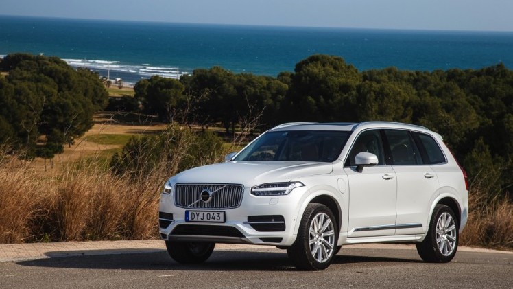 Autotest met nieuwe Volvo XC90 T8 Twin Engine en XC90 D5 AWD. Ale ins-and-outs in de rijtest tijdens de persintroductie in Barcelona.