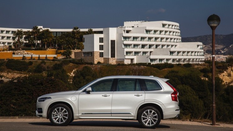 Autotest met nieuwe Volvo XC90 T8 Twin Engine en XC90 D5 AWD. Ale ins-and-outs in de rijtest tijdens de persintroductie in Barcelona.